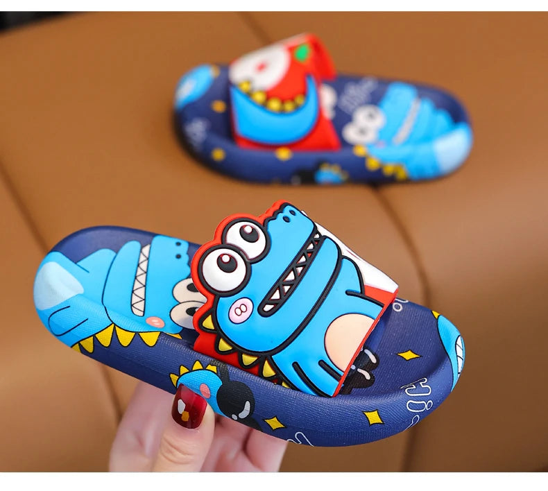 Chinelo Infantil de Dinossauro – Macio e Antiderrapante