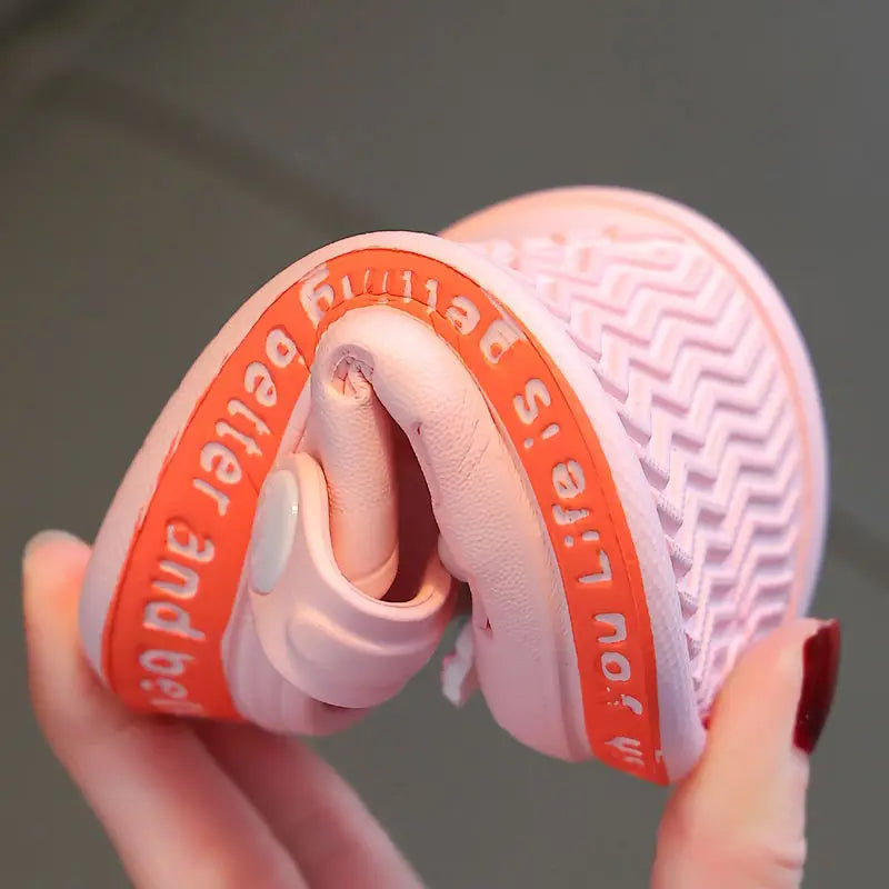 Chinelo Infantil Fechado com Estampa 3D, Macio e Antiderrapante