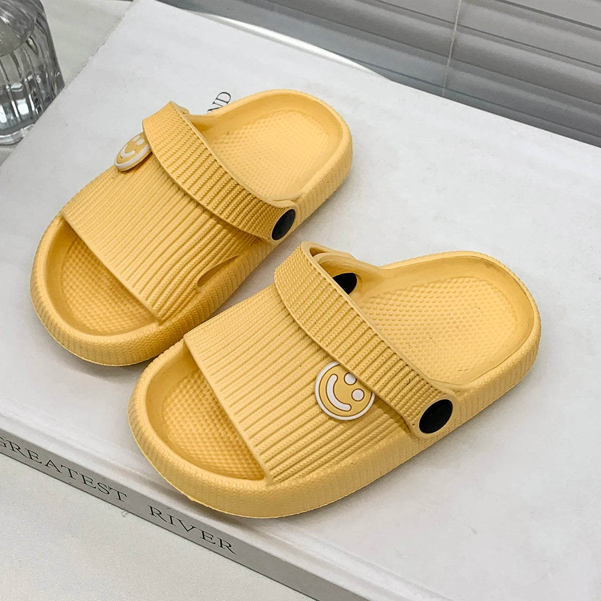 Chinelo Infantil de EVA, Macio, Respirável e Antiderrapante