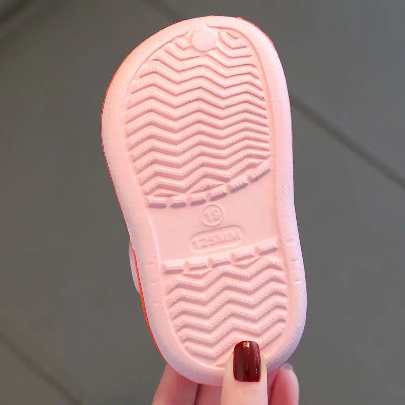 Chinelo Infantil Fechado com Estampa 3D, Macio e Antiderrapante